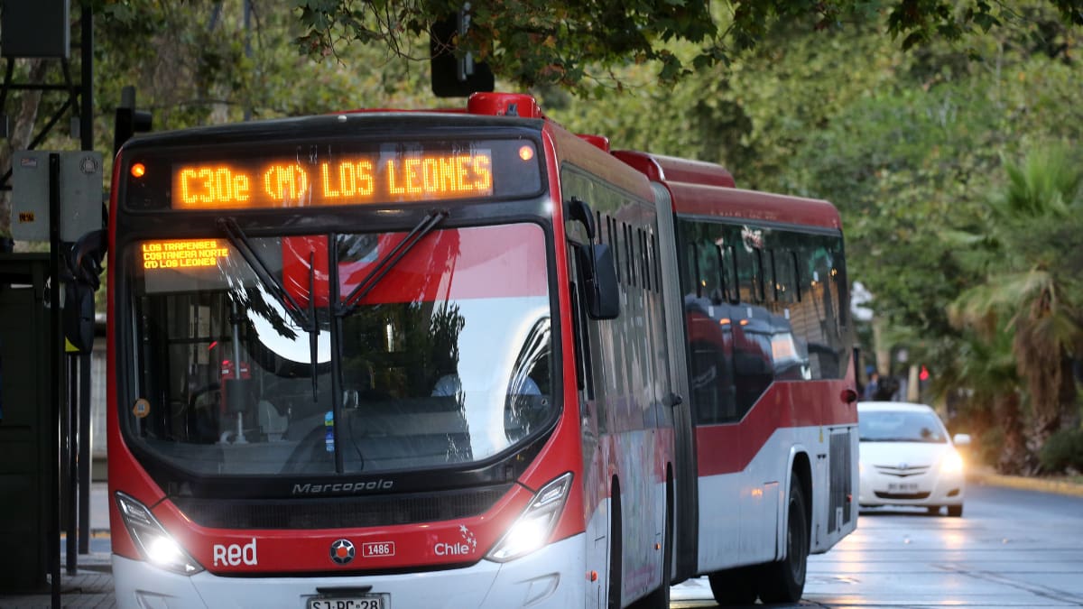 Quienes cumplan con este requisito podrán obtener PASAJES GRATIS en Metro y Buses Red