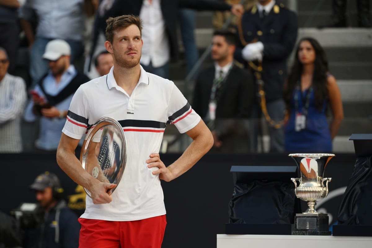 Tras llegar a la final en el Masters 1000 de Roma, Jarry solo jugó la primera ronda en Roland Garros y no ha vuelto a jugar un duelo oficial. (Foto: EFE).