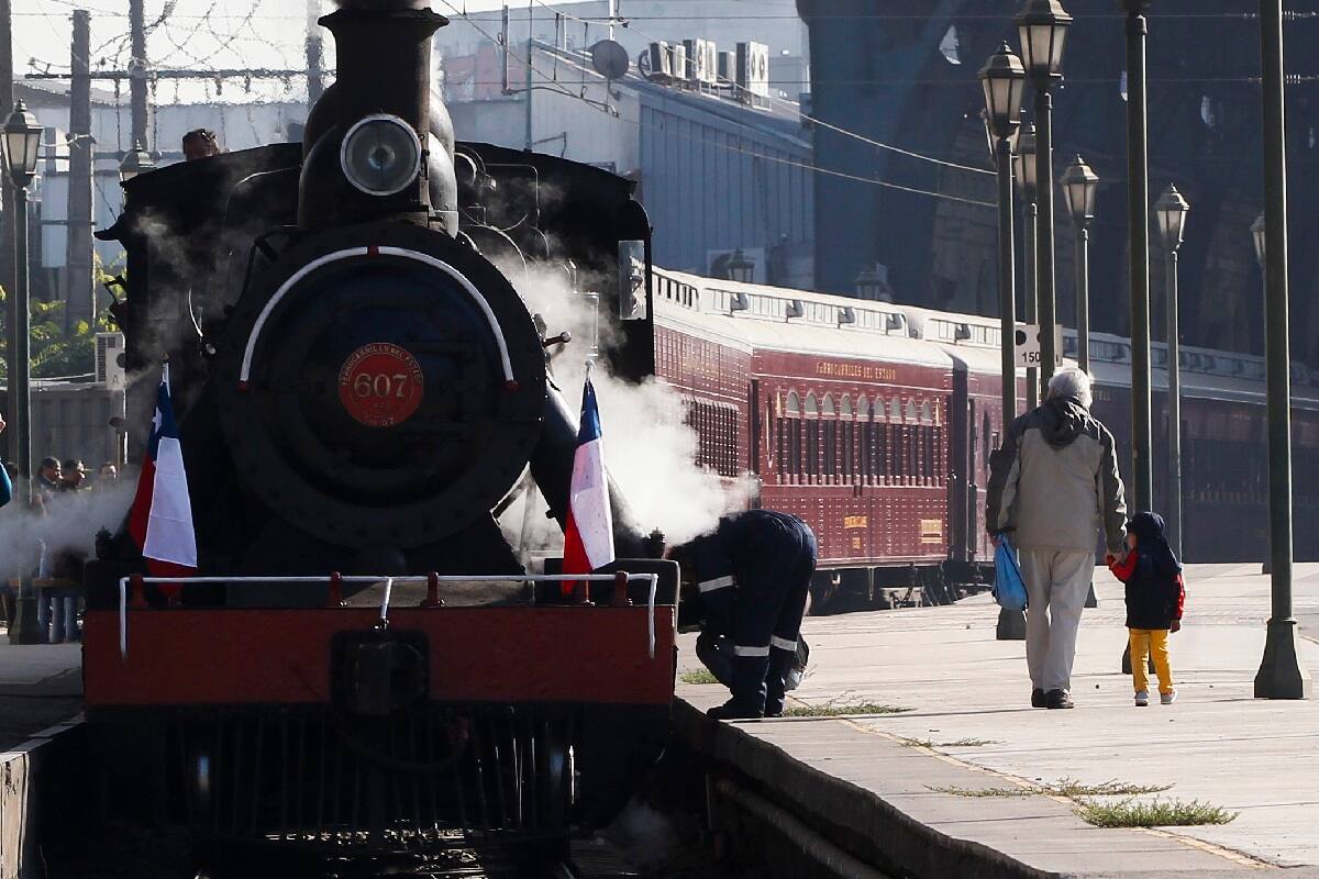 ¿Cómo comprar entradas para el trayecto Santiago-San Antonio?