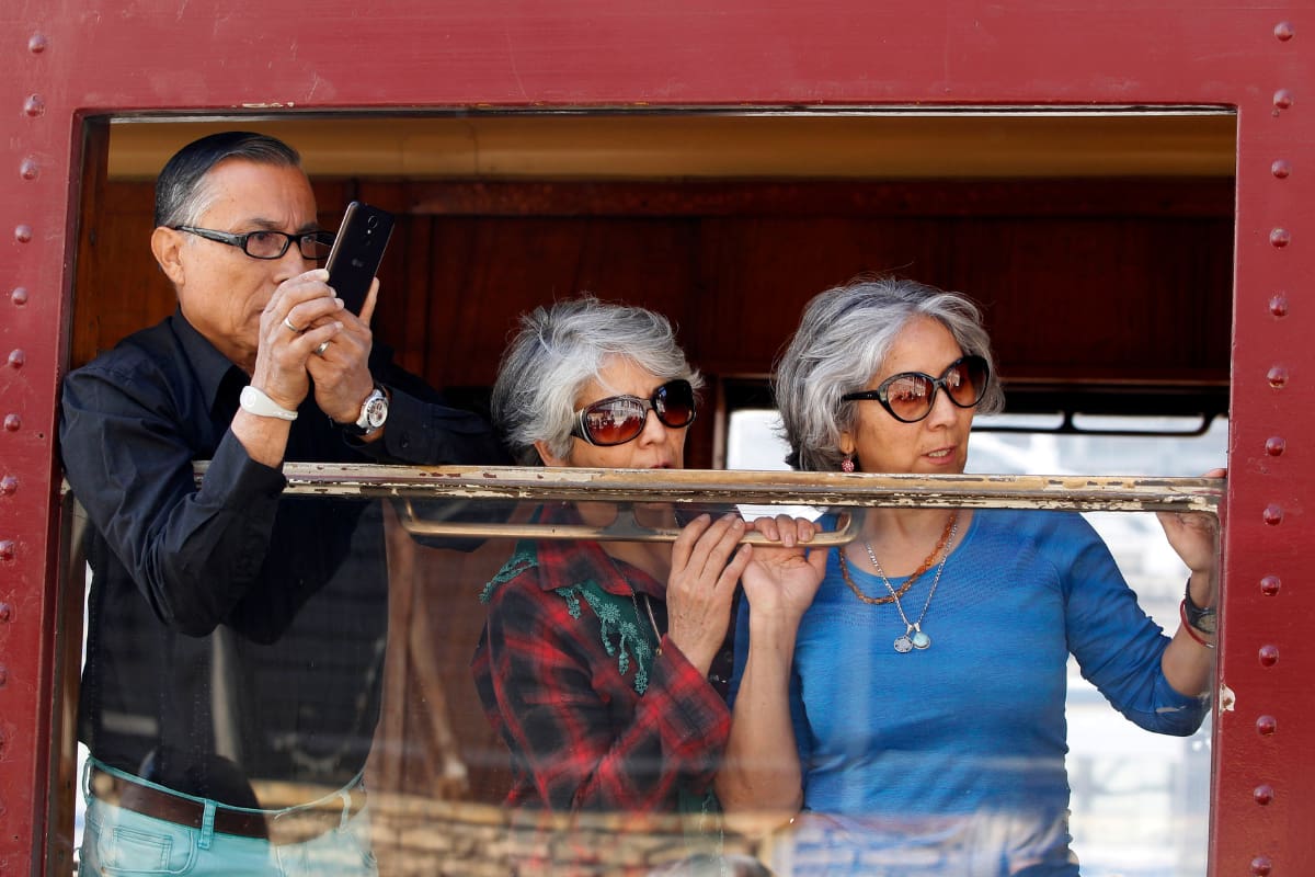 Un nostálgico viaje al pasado es el que ofrece el tren del recuerdo, panorama imperdible durante este verano.