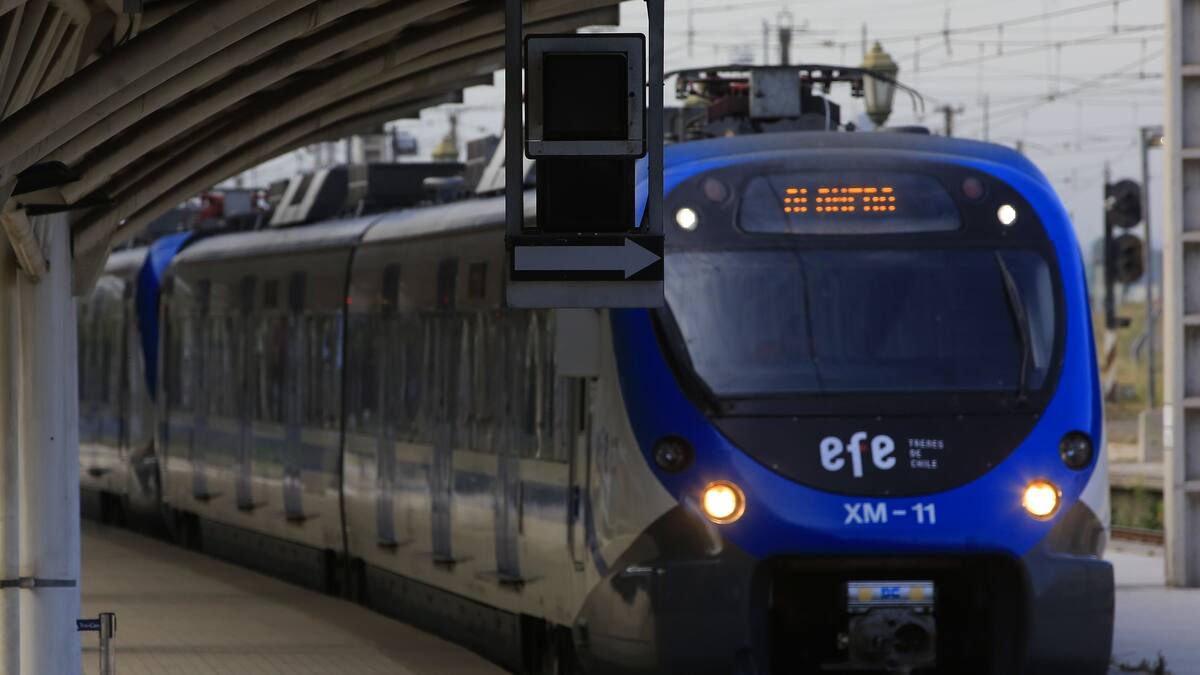 Tren Nos - Estación Central empieza a retomar servicio tras falla en suministro de energía