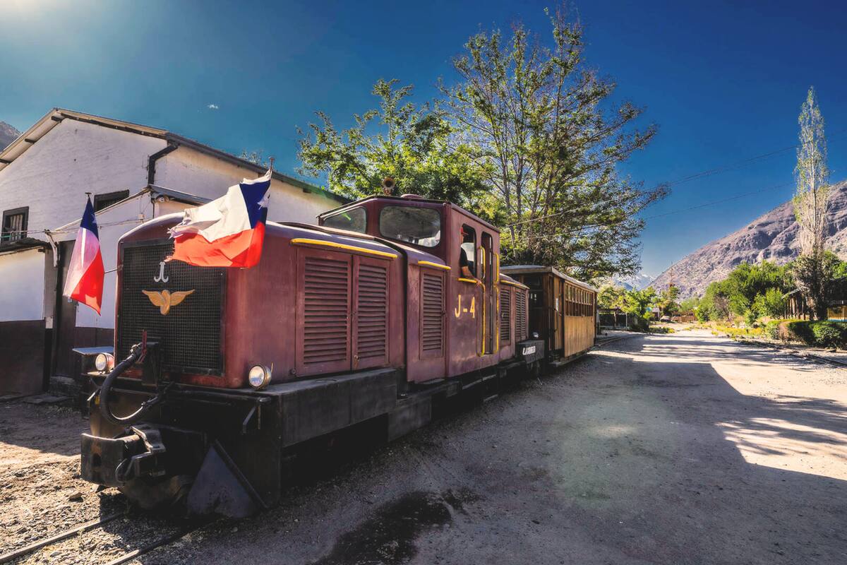 Locomotora restaurada, perfecta para visitar en las vacaciones cerca de Santiago. Créditos: cajondelmaipochile.cl