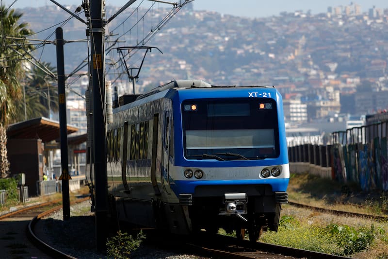 El Tren Valparaíso - Limache, benefica a más de 80 mil personas diariamente.