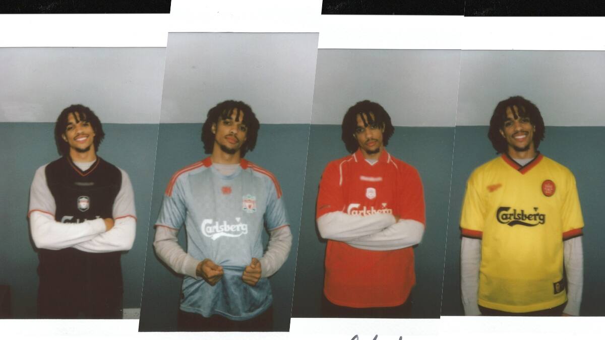 ¡Un clásico! Trent Alexander-Arnold se luce en fotos polaroids con camisetas viejas del Liverpool