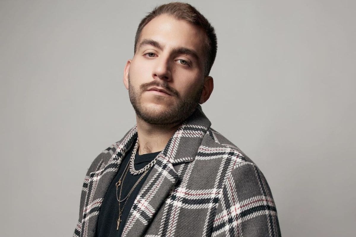 ¿Quién es el cantante Tres Dedos?