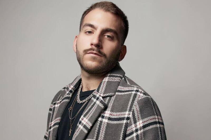 ¿Quién es el cantante Tres Dedos?