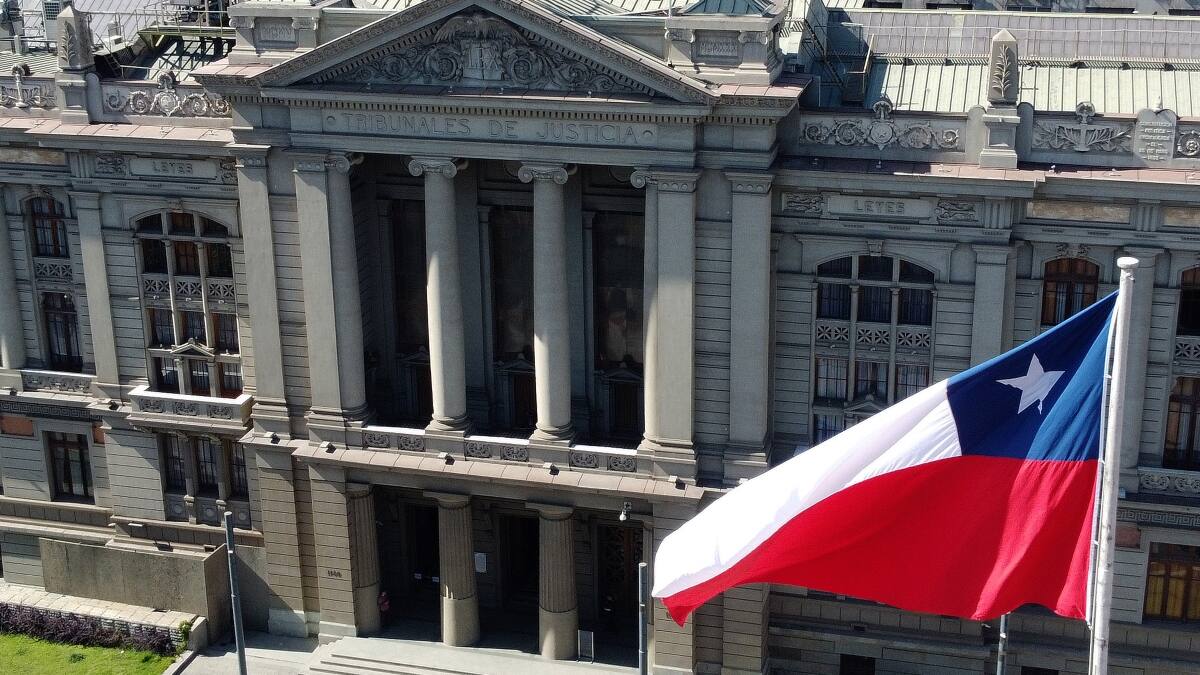 Llamada sería del Tren de Aragua: ¿Qué se sabe de los avisos de bomba en distintos tribunales de Chile?