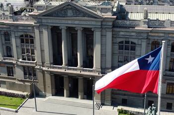 Estas son las 10 mejores escuelas de derecho de universidades chilenas según prestigioso ranking internacional