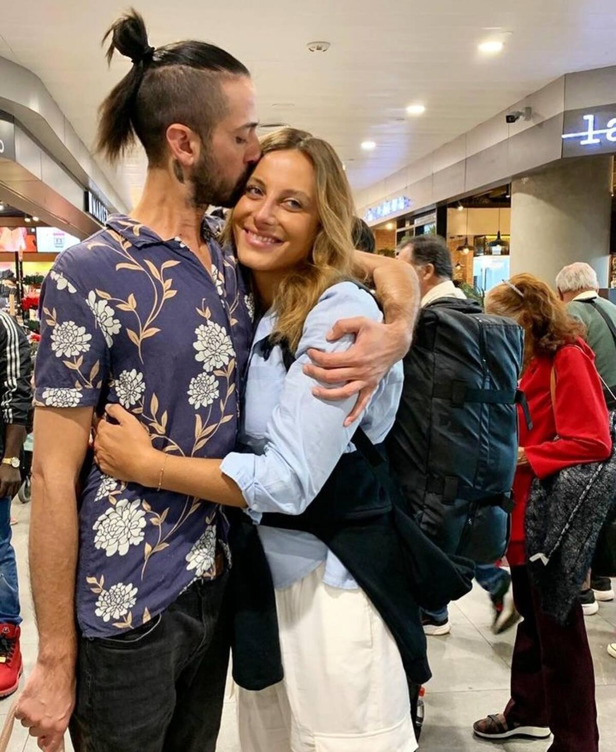 Trinidad Cerda despidiéndose de su pololo. Créditos: Instagram