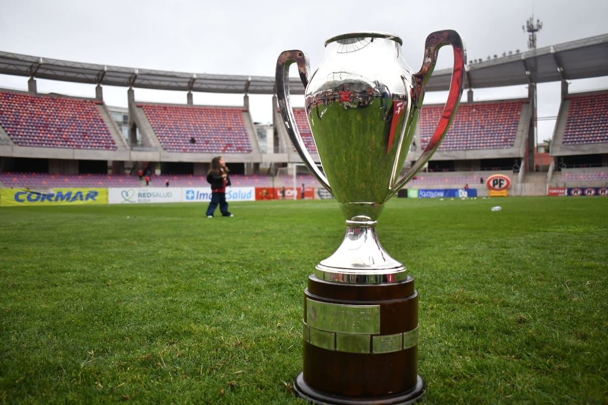 La Primera B podría tener dos finales entre Deportes Copiapó y Universidad de Concepción.