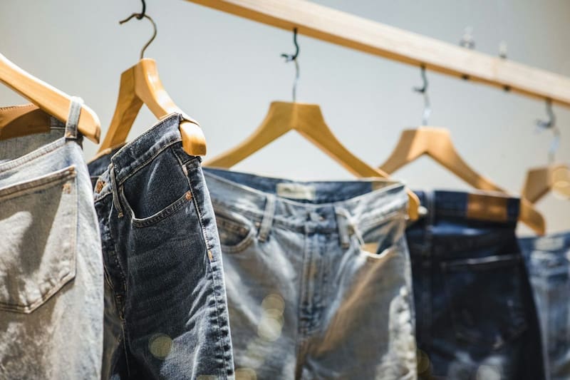 En pocos minutos tus jeans o pantalones quedarán holgados y cómodos.
Créditos: Unsplash.