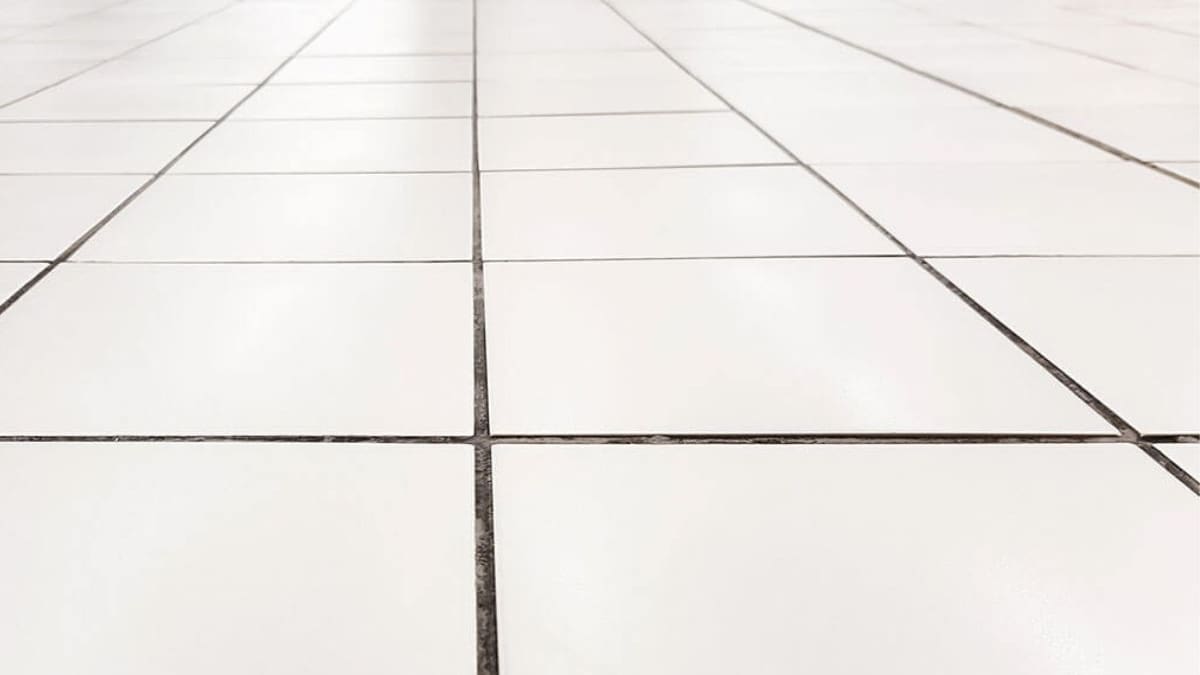 Con este truco casero dile adiós a la suciedad acumulada en las juntas de tus cerámicas