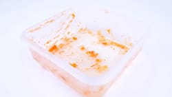 Ni cloro ni vinagre: Con este simple producto puedes limpiar los tupper manchados con salsa de tomate o aceite