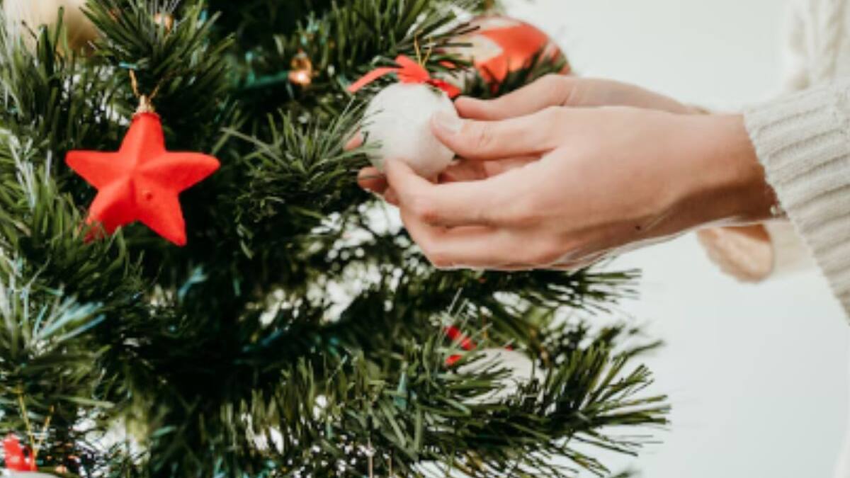 Ni vinagre ni agua oxigenada: Así de fácil vas a poder quitar el olor a guardado y el polvo de tu decoración navideña