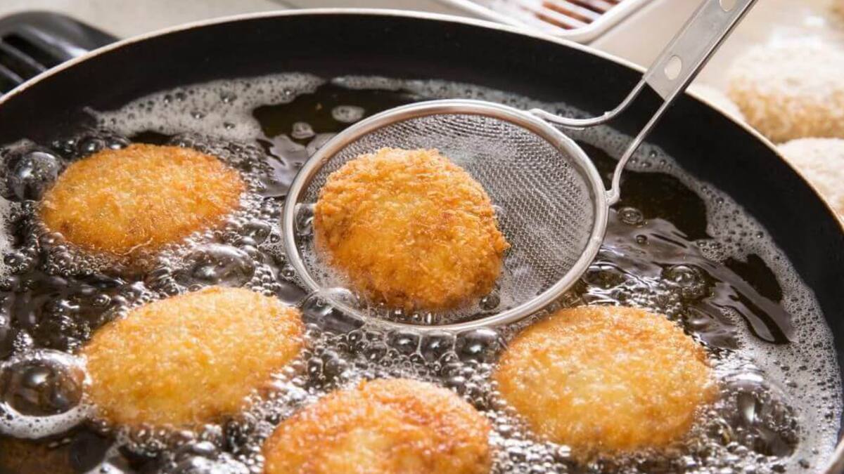 Ni vinagre ni bicarbonato: Los mejores trucos caseros para eliminar el olor a fritura del hogar
