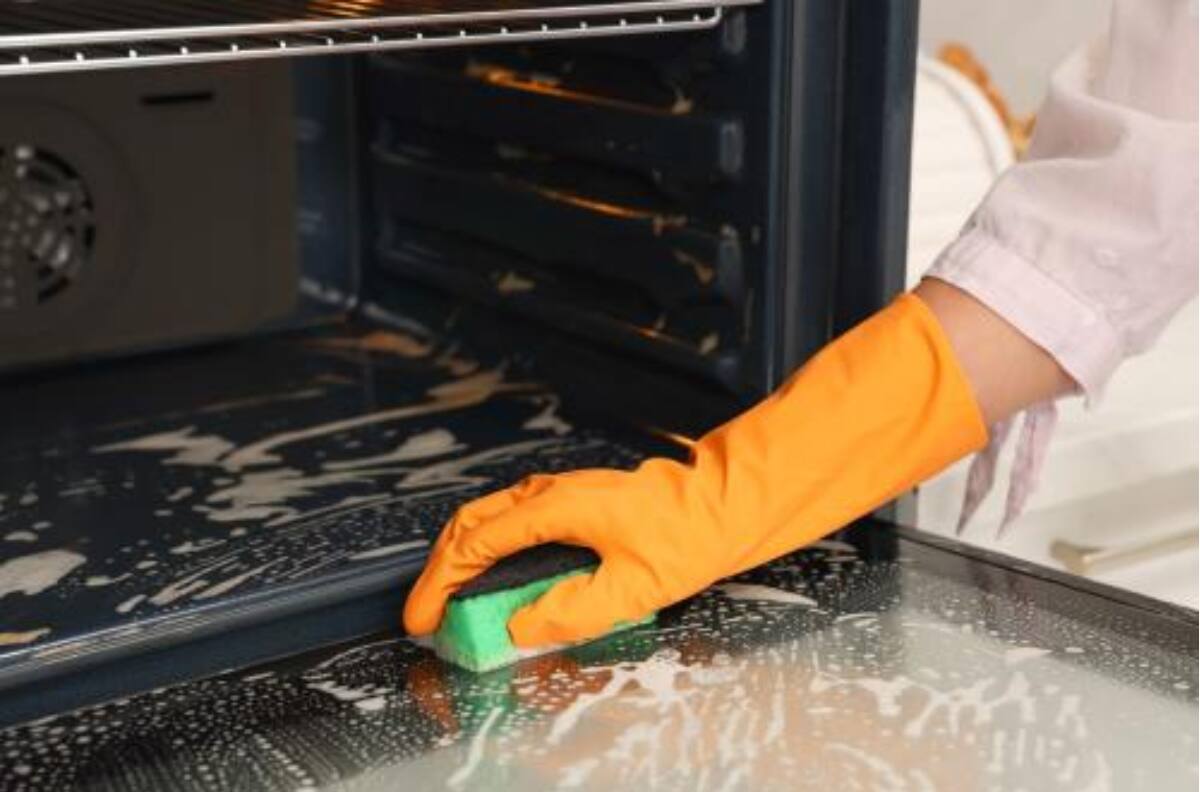 Fórmula infalible para limpiar la puerta del horno de la cocina: quedará brillante y sin grasa