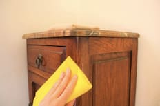 Así de fácil puedes limpiar tus muebles de madera para que queden brillantes
