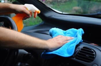 Mezcla casera para limpiar el vehículo: quedará brillante y con un exquisito aroma