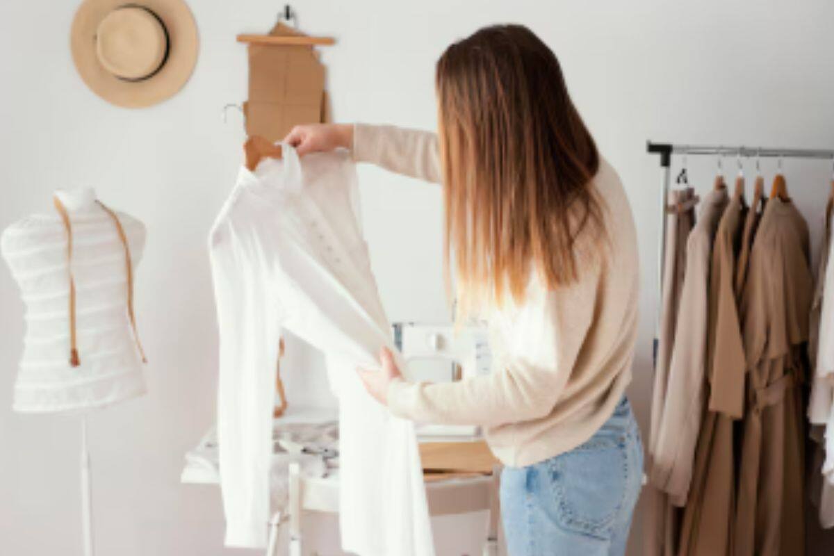 En pocos minutos tus prendas quedarán libres de manchas amarillas.
Créditos: Freepik.