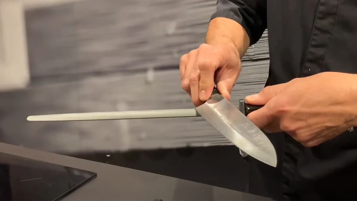 Ni con afilador ni con piedra: Con este sencillo producto puedes afilar los cuchillos de tu casa