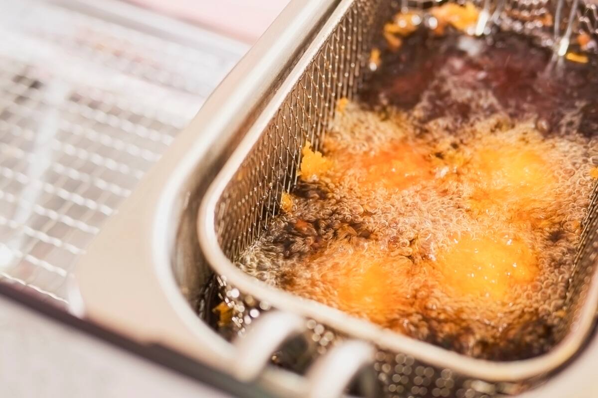 Aunque son deliciosos, las preparaciones fritas suelen dejar un olor desagradable en toda la casa.
