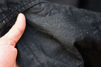 El mejor truco para quitar las pelusas de la ropa en la lavadora