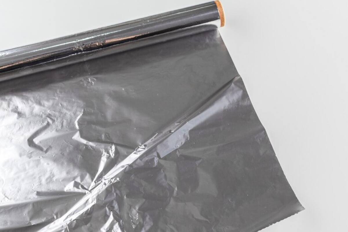 El papel aluminio será tu mejor aliado para quitar todo el hielo de tu congelador.