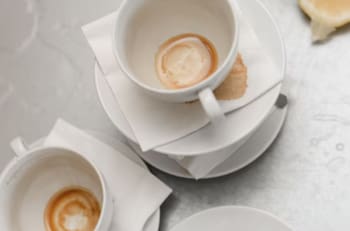 Quedarán como nuevas: La mezcla infalible que dejará tus tazas blancas y libres de manchas