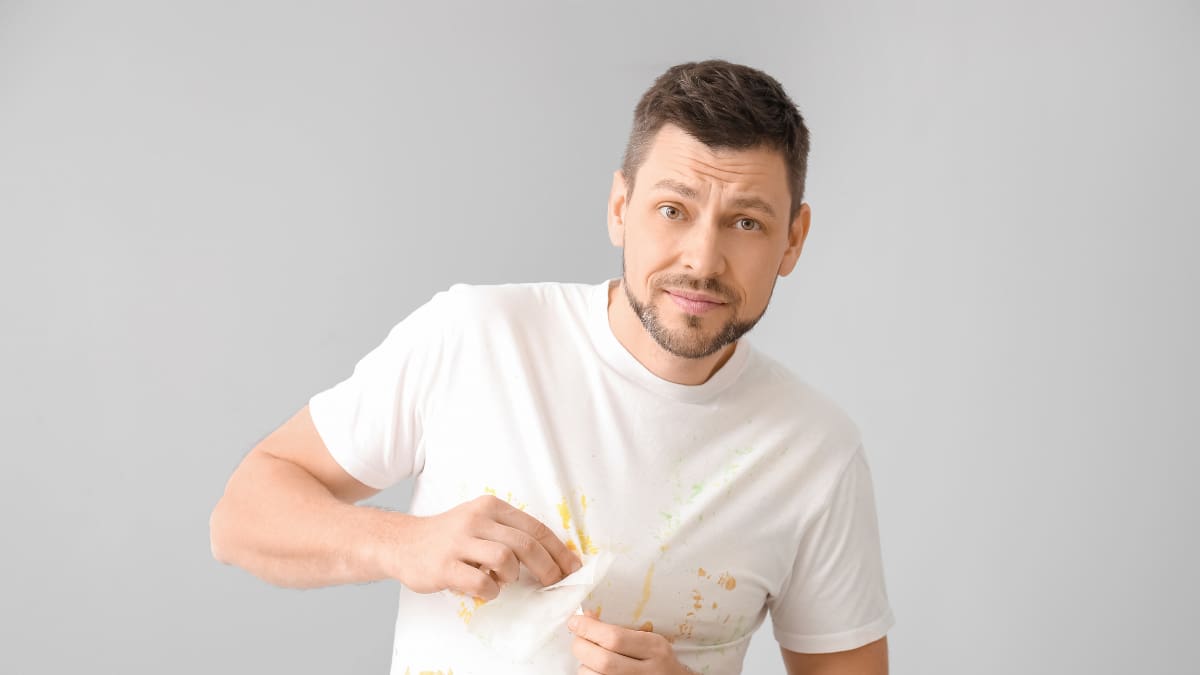 Ni bicarbonato ni sal: Con estos productos que tienes en tu hogar puedes quitar las manchas de aceite de la ropa