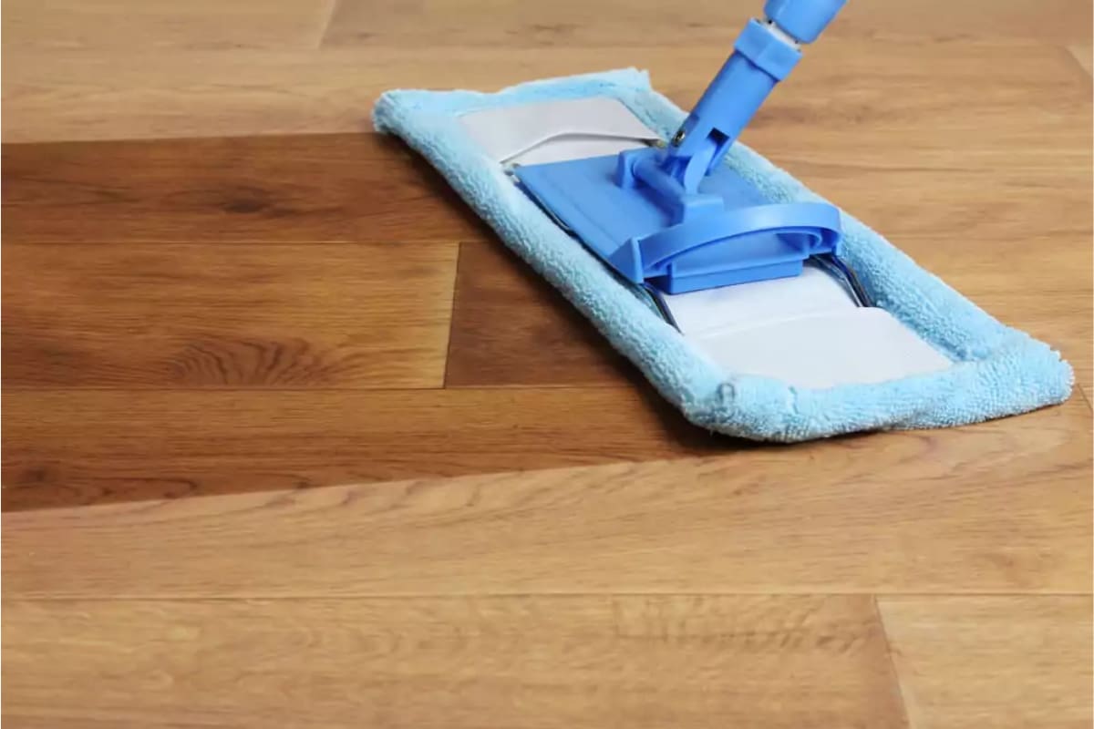 Este truco dejará tu piso flotante como nuevo. Créditos: Doctor Clean.