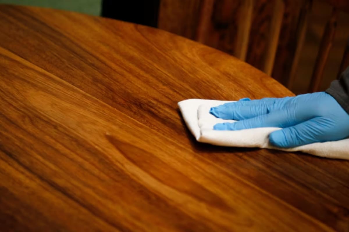 Según expertos, el uso de químicos puede dañar y opacar este producto. Foto: Semana.