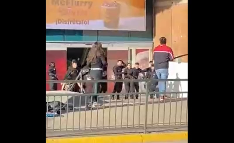 Una de las agresoras quedó detenida y pasará esta control de detención.