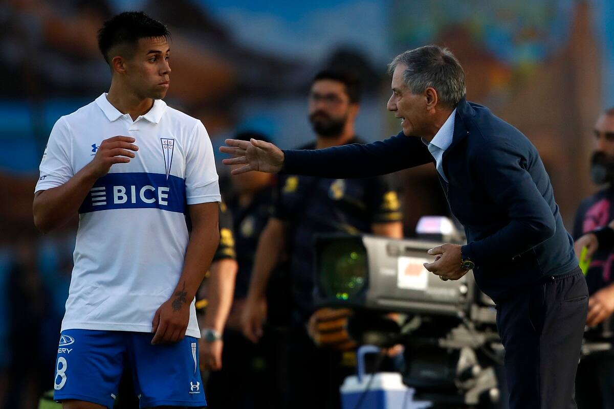 Ariel Holan espera la recuperación de Alexander Aravena.
Andres Pina/Photosport