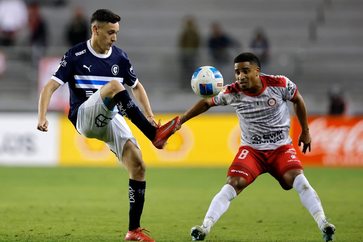 chocan por el Campeonato Nacional. Foto: Agencia Aton.