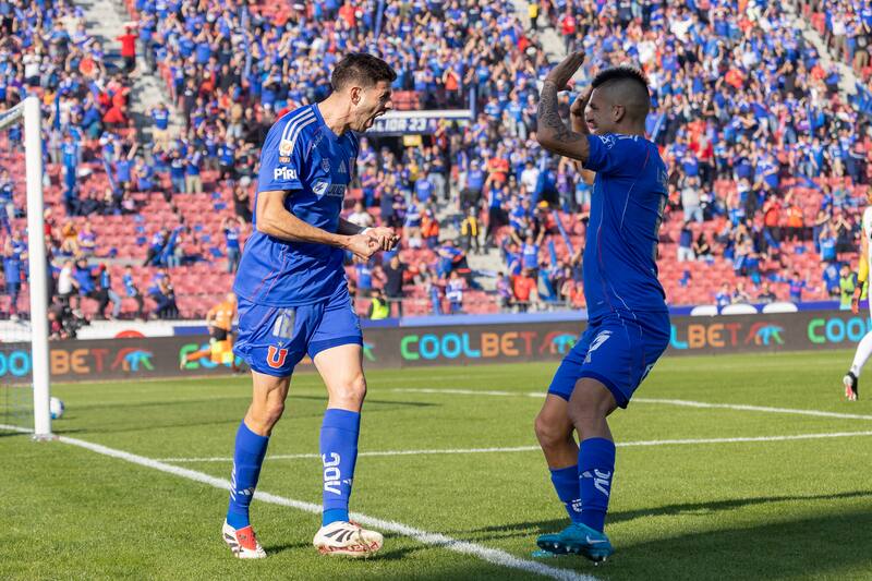 Lucas Di Yorio y Leandro Fernández en el duelo de U. de Chile frente a O'Higgins por la Liga de Primera 2025. Foto: Felipe Escobedo