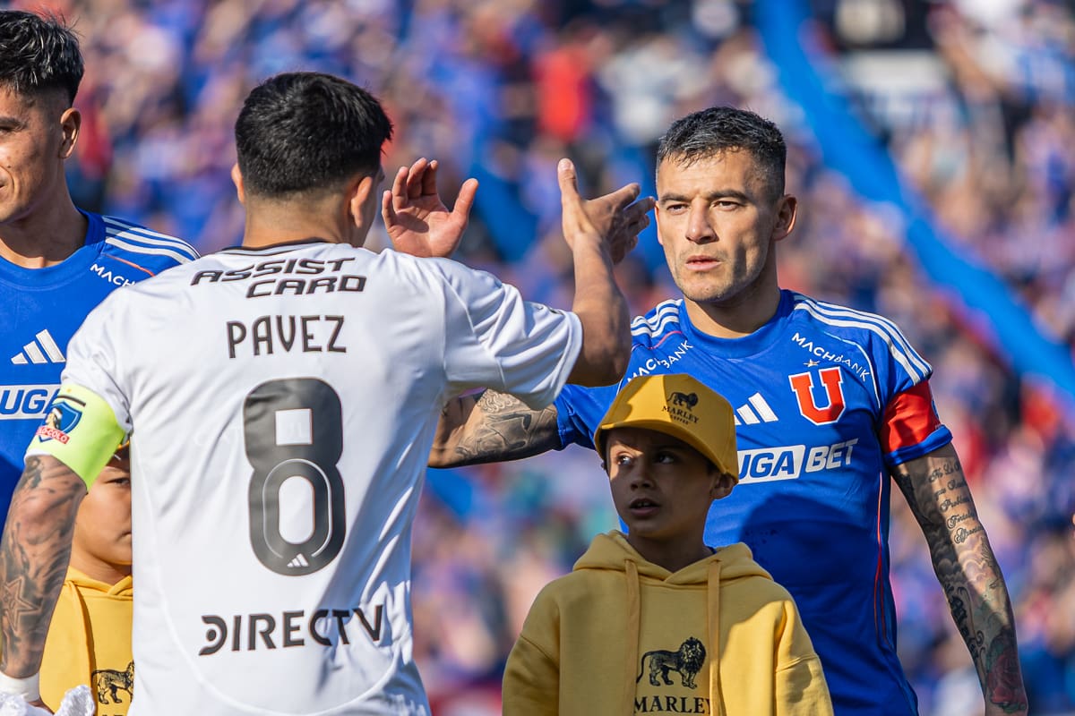Esteban Pavez y Charles Aránguiz. Foto: Felipe Escobedo.