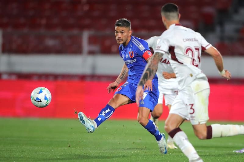 La ida fue 2-2 en el Estadio Nacional, con goles de Lucas Di Yorio y Charles Aránguiz. Foto: Agencia Aton
