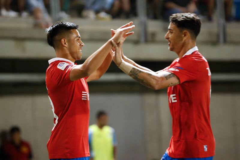 Alexander Aravena y Fernando Zampedri comandan el ataque "cruzado" este 2023. Foto: Agencia Aton.