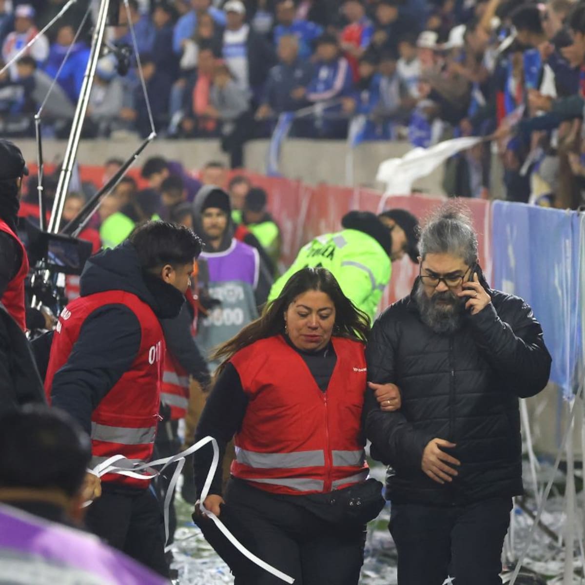 VIDEO | No se vio en TV: así se vivieron desde la tribuna los momentos de terror en el Claro Arena