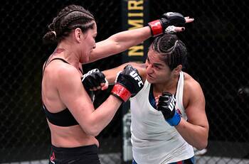 Cynthia Calvillo venció a Jessica Eye y fue la gran vencedora de la jornada estelar