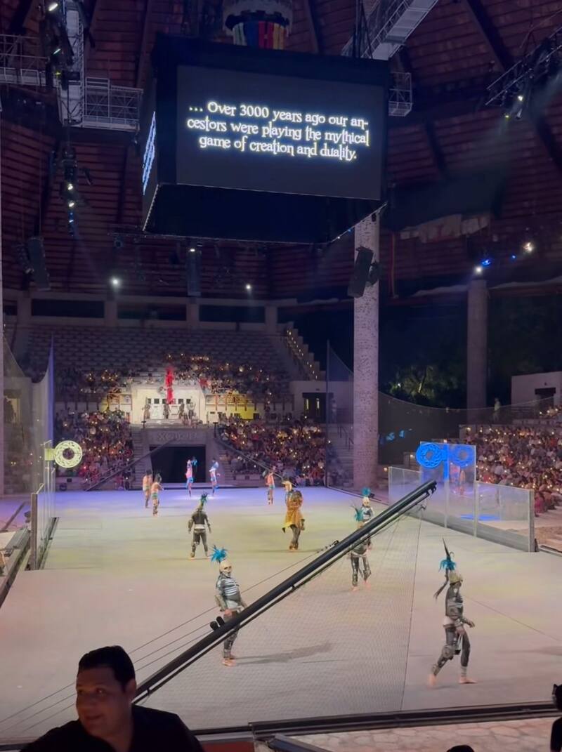 Gabriel Castellón. El guardametas de la U asistió a un espectáculo de Ulama en México. Foto: Gabriel Castellón en Instagram.