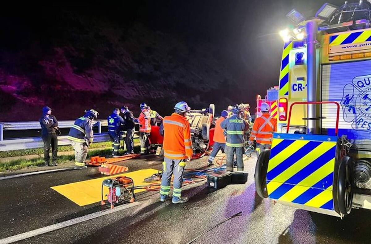 Joven de 24 años muere luego de colisionar con vehículo que realizaba obras de mantención