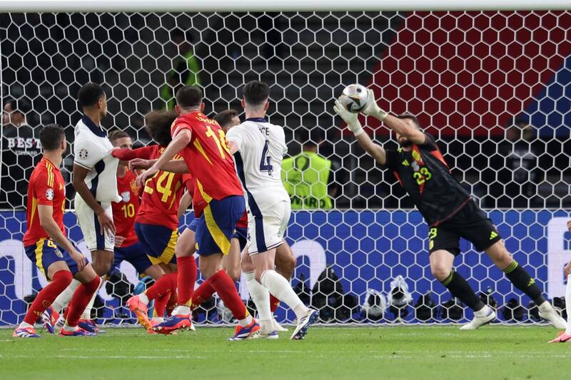 El arquero fue campeón de la Eurocopa con España. EFE.