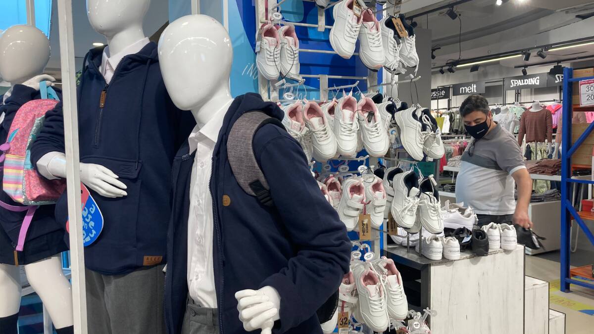 Ahorra en esta vuelta a clases: revisa las ofertas en uniformes escolares de Paris