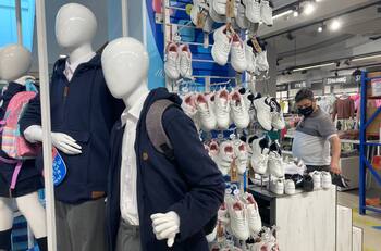 Ahorra en esta vuelta a clases: revisa las ofertas en uniformes escolares de Paris