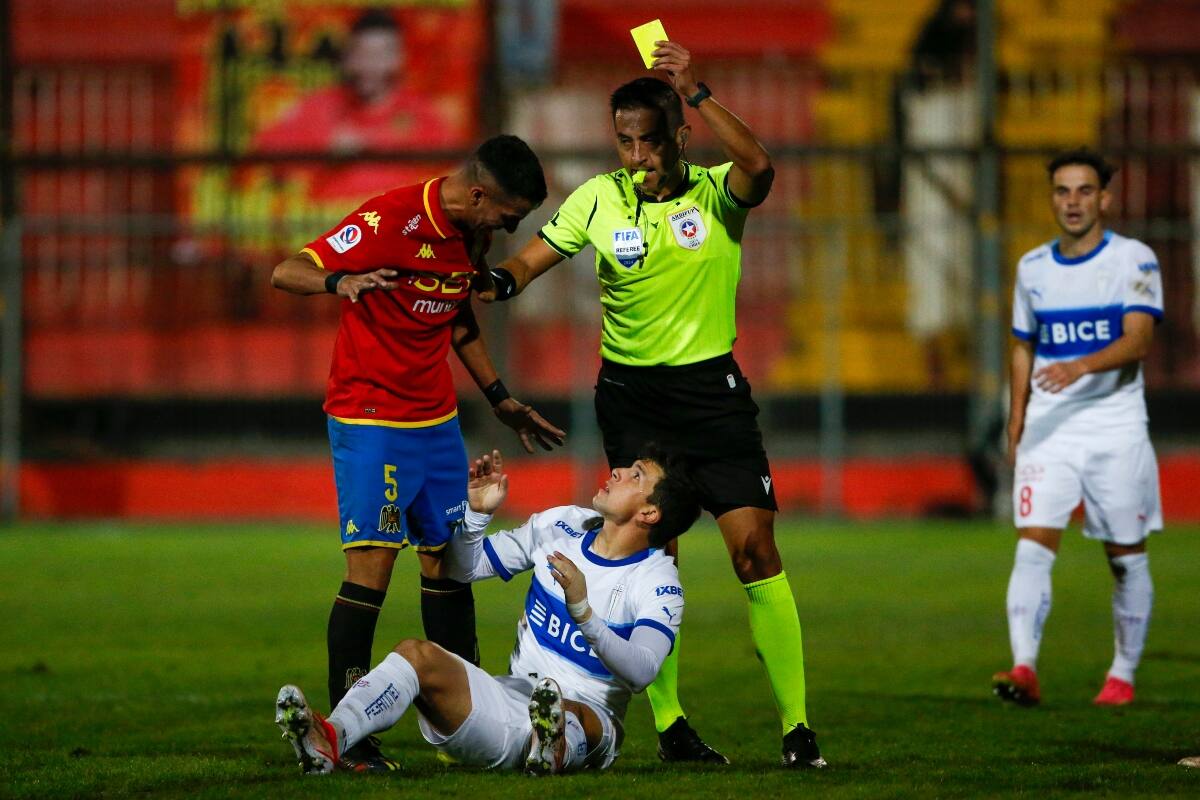 siente que Francisco Gilabert tuvo un mal cometido en el partido ante la UC. Foto: Agencia Aton.