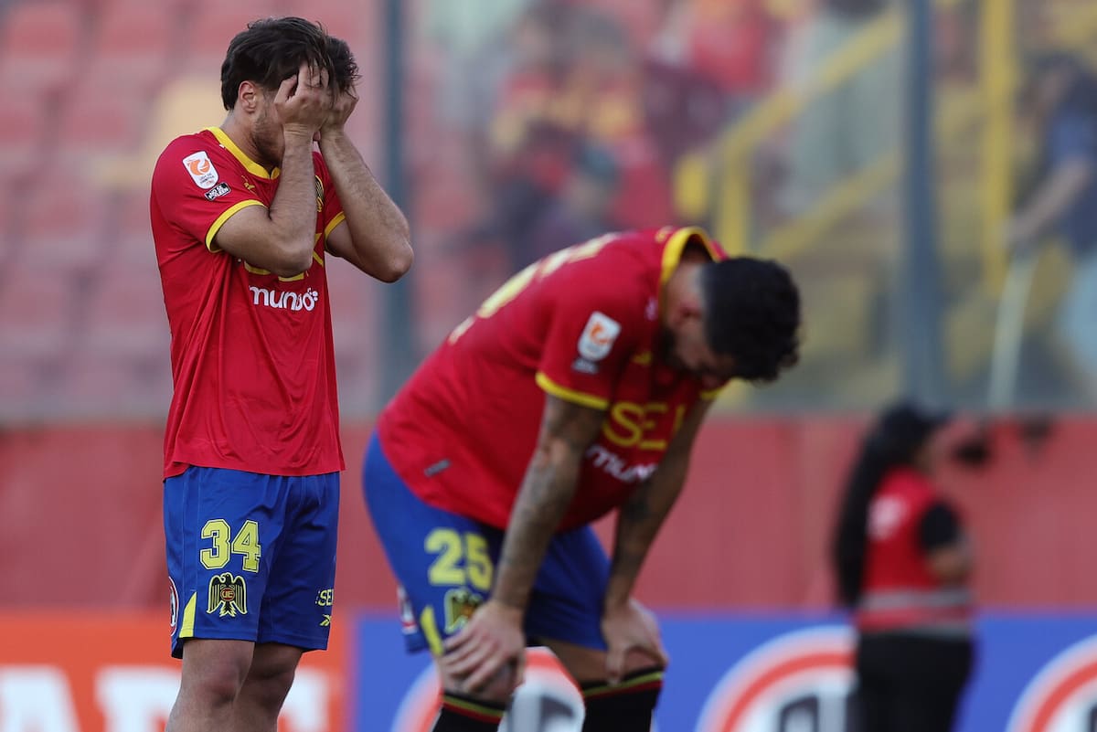 Los hispanos ya viven sus primeras consecuencias tras descender a Primera B. Foto: Agencia Aton.