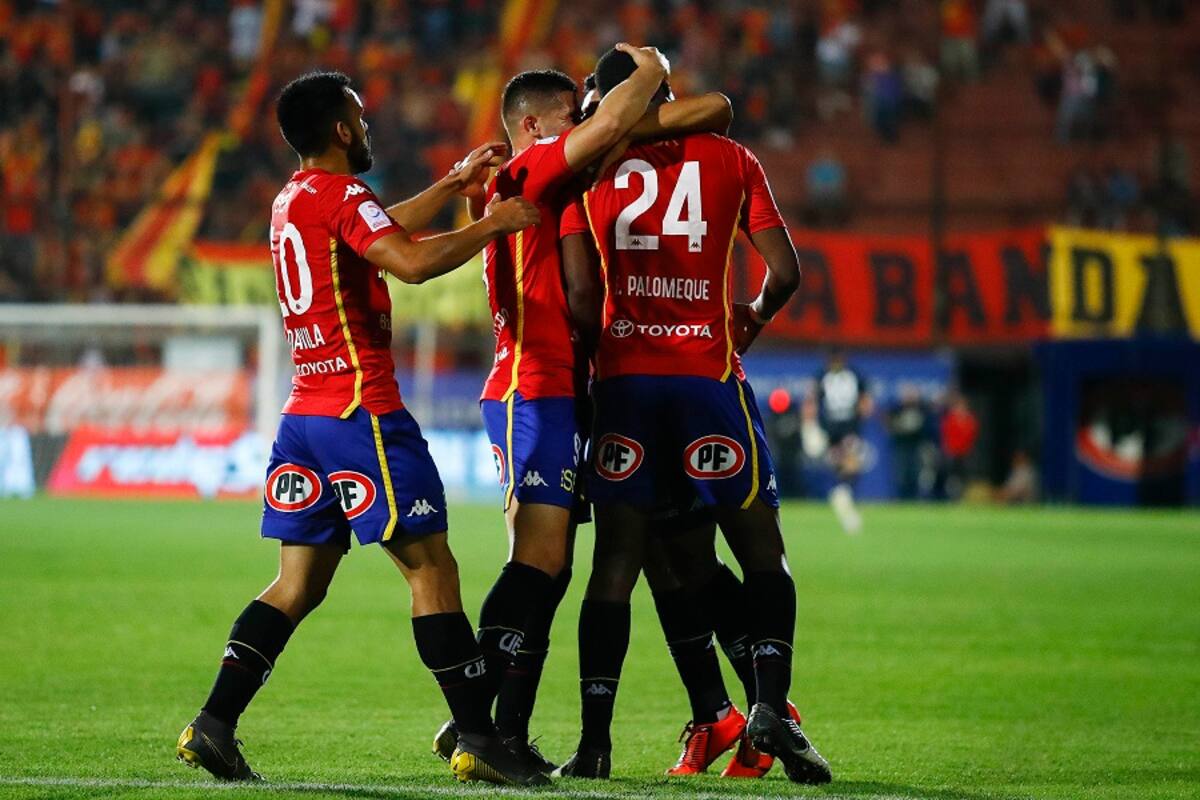 Futbol, Union Espanola vs Curico Unido.
Septima fecha, campeonato nacional 2019
El jugador de Union Espanola Ezequiel Palomeque celebra despues de convertir un gol contra Curico Unido durante el partido de primera division realizado en el estadio Santa Laura de Santiago, Chile
07/04/2019
Felipe Zanca/Photosport
Football, Union Espanola vs Curico Unido
Seventh date, National Championship 2019
Union Espanola's player Ezequiel Palomeque celebrates after scoring against Curico Unido during the first division football match held at the Santa Laura stadium in Santiago, Chile.
07/04/2019
Felipe Zanca/Photosport