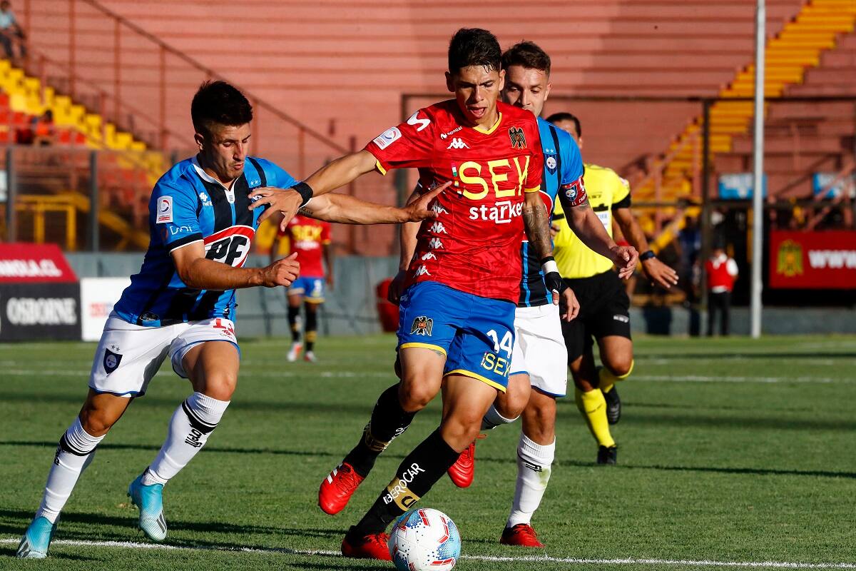 Futbol, Union Espanola vs Huachipato
Octava fecha, primera rueda Campeonato 2020.
El jugador de Union Espanola Carlos Palacios controla la pelota durante el partido de primera division disputado contra Huachipato en el estadio Santa Laura de Santiago, Chile.
15/03/2020
Martin Thomas/Photosport
Football, Union Espanola vs Huachipato
Eighth date Championship 2020.
Union Espanola's player Carlos Palacios controls the ball during the first division football match played against Huachipato at the Santa Laura stadium in Santiago, Chile.
15/03/2020
Martin Thomas/Photosport