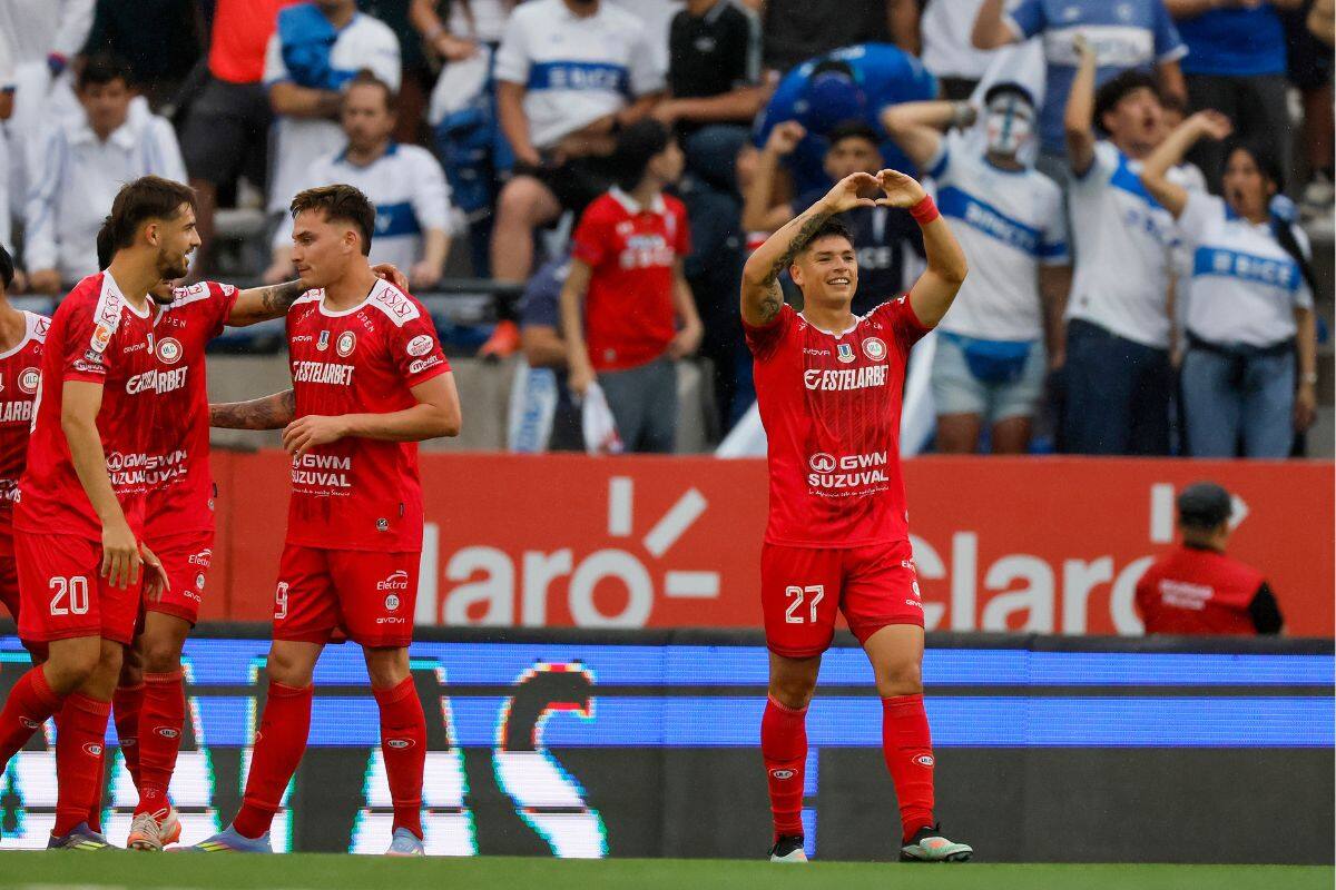 Los Cementeros utilizarán su escudo tradicional en 2026. Foto: Agencia Aton.